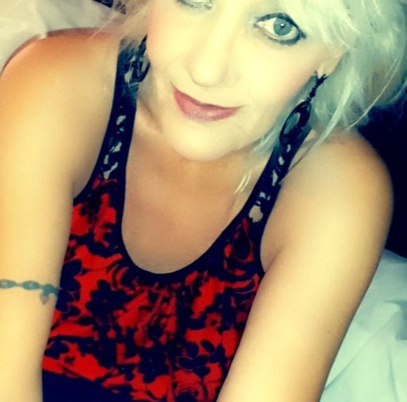 Meet your Posher, Loretta - Picture 1 of 1